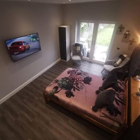 Beautiful Masons Hideaway Studio Apartment Bridgend  Exteriér fotografie